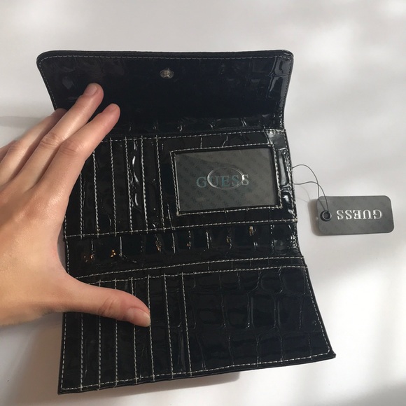 Floral Print Guess Wallet - Picture 2 of 3